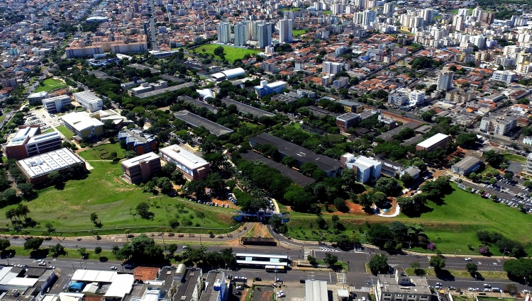 Universidade Federal de Uberlândia. Campus Santa Môniva. Vista aérea